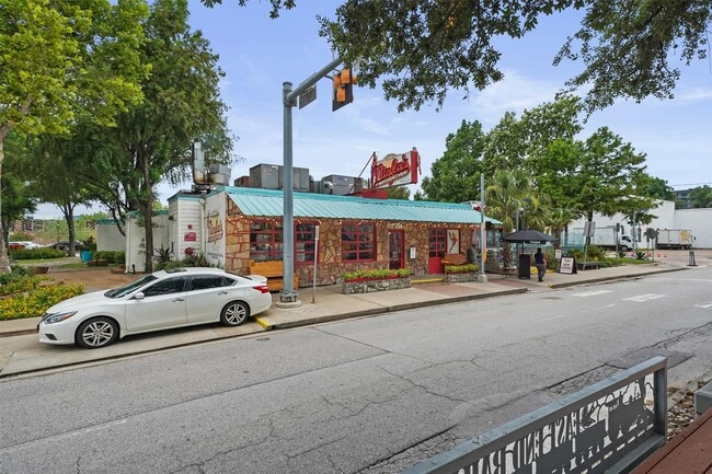 Building Photo - 2708 Kennedy St