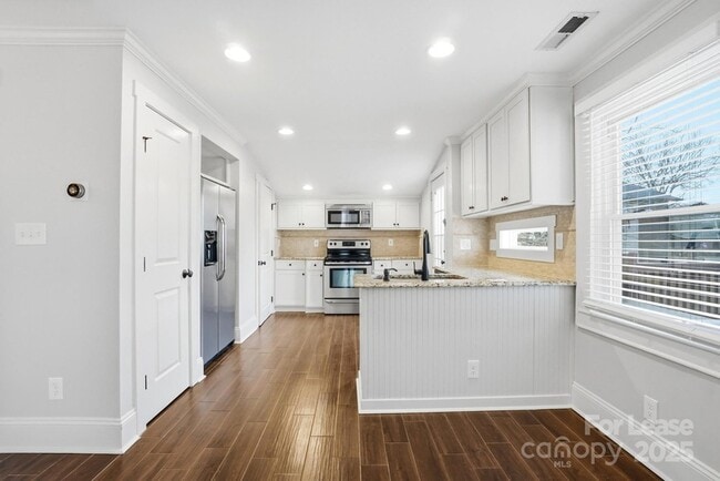 Building Photo - 2830 Hilliard Dr