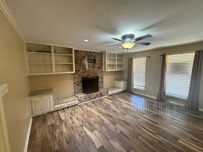 Building Photo - 2175 Deerwood Dr