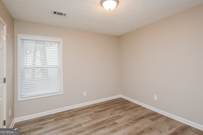 Building Photo - 5563 Newberry Point Dr