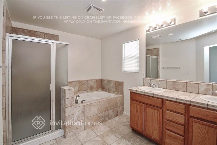 Building Photo - 73 Roadrunner St