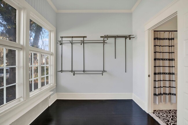 Building Photo - Thomas Square Home