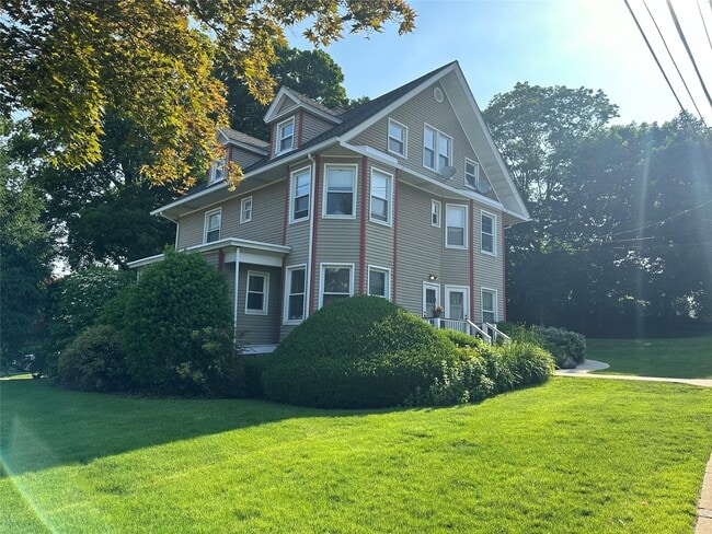Primary Photo - 129 Washington Ave
