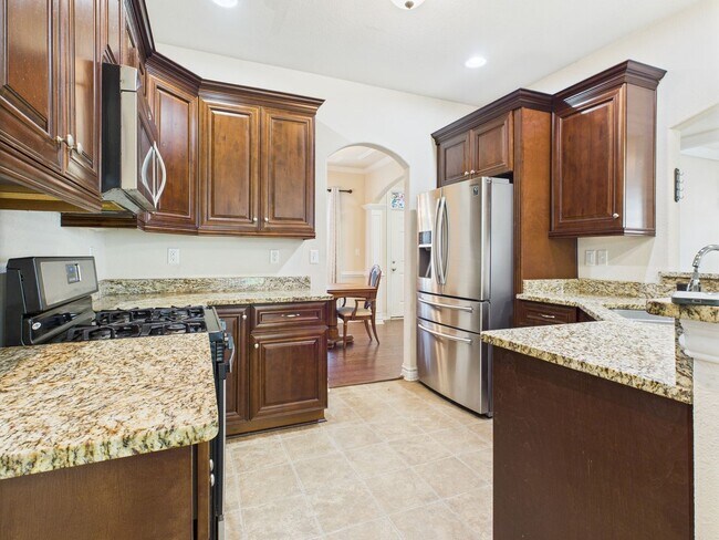 Building Photo - Spacious 4-bedroom, 3-bathroom home in Che...