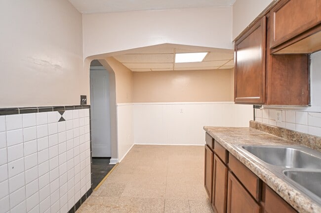 Building Photo - 3042 Percy Ave