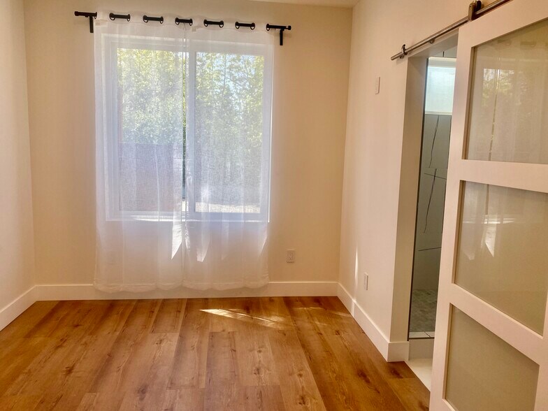 Building Photo - 2447 Alameda de las Pulgas