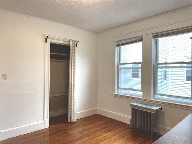 Building Photo - 40 Almont St