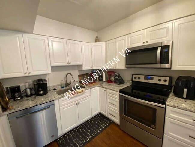 Building Photo - 3866 Manzanita Pl