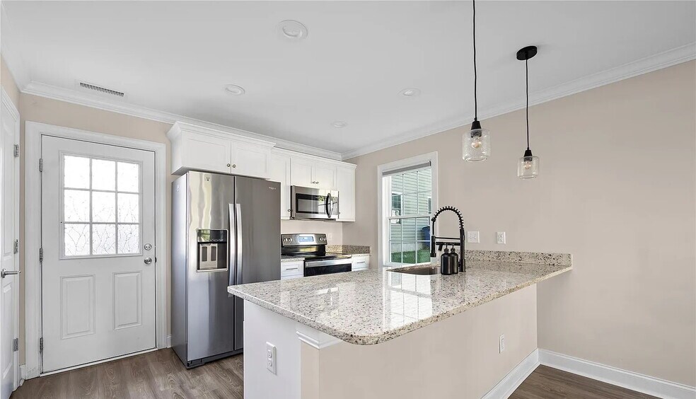 Building Photo - 3965 Hemingway Dr