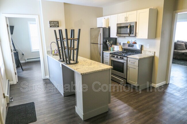 Building Photo - 44 Gage St