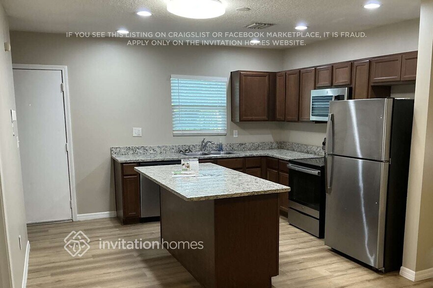 Building Photo - 3725 Pine View Cir