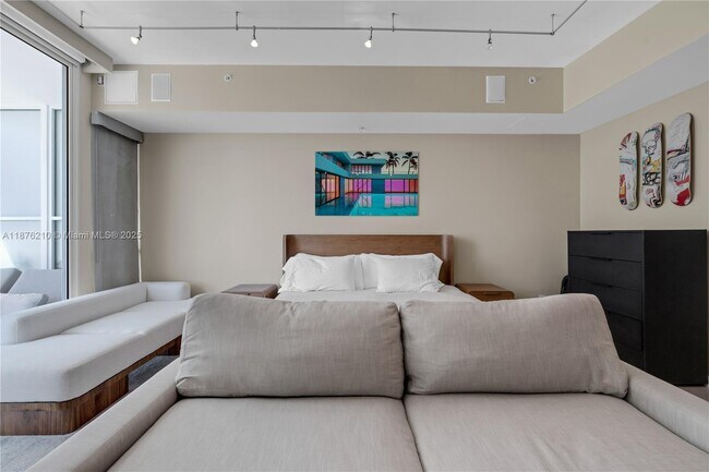 Building Photo - 50 South Pointe Dr