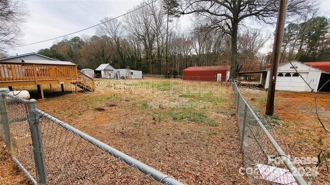 Building Photo - 136 Mt Mourne Loop