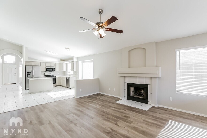 Building Photo - 1045 W Todd Dr