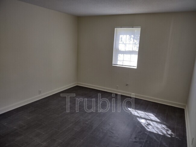 Building Photo - 5534 Flanders Ave