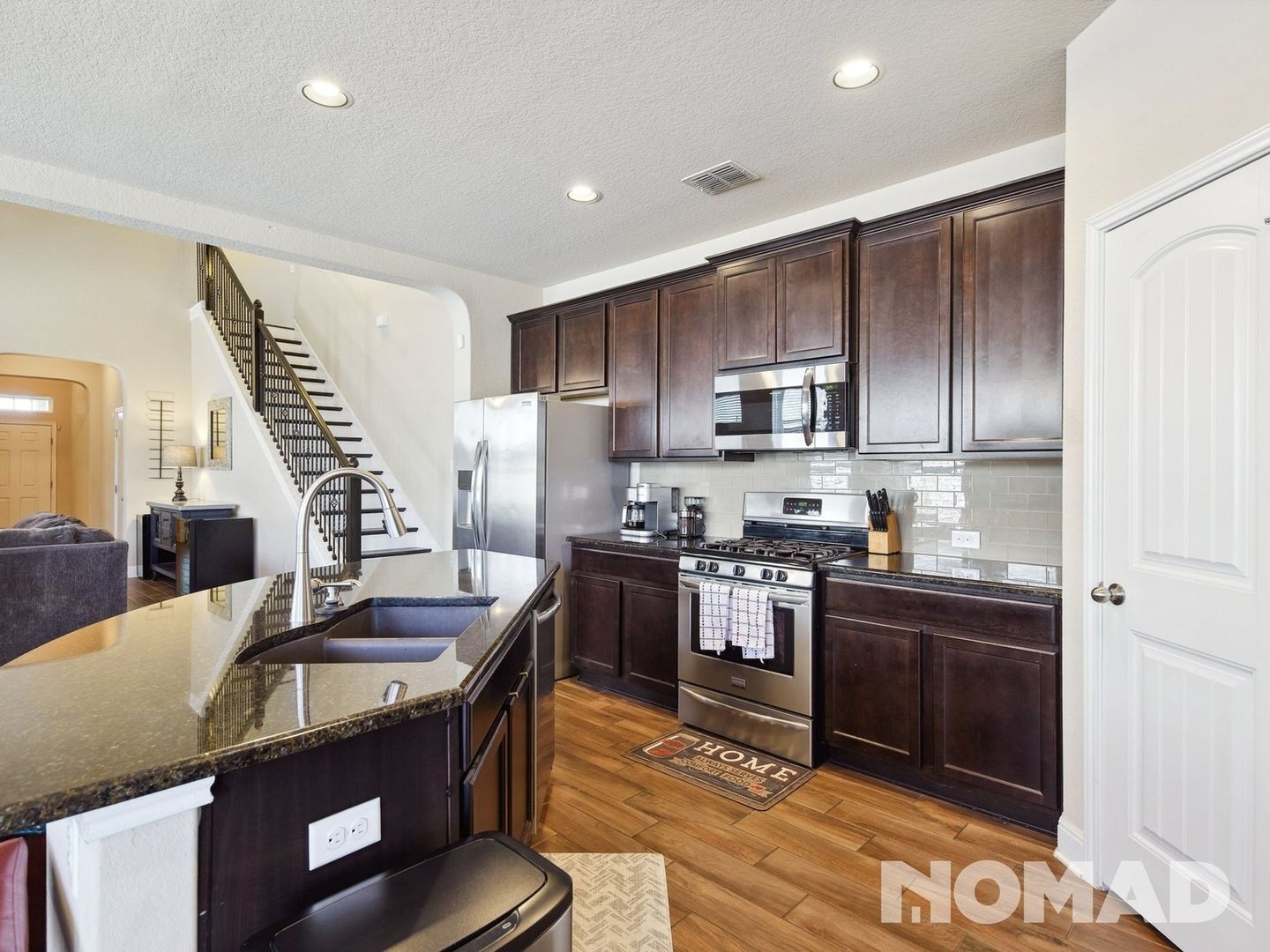 Building Photo - 6044 Akin Song