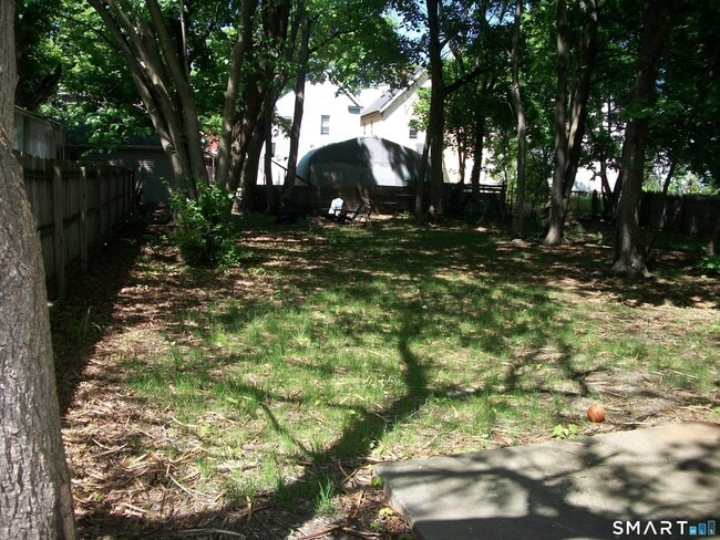 Building Photo - 27 Lilac St