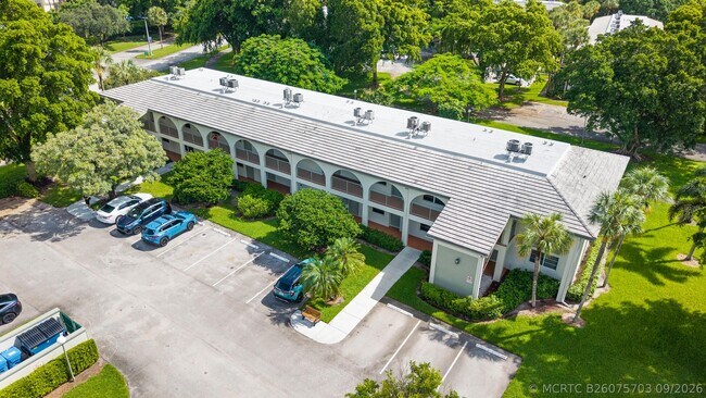 Building Photo - 1105 Bahama Bend
