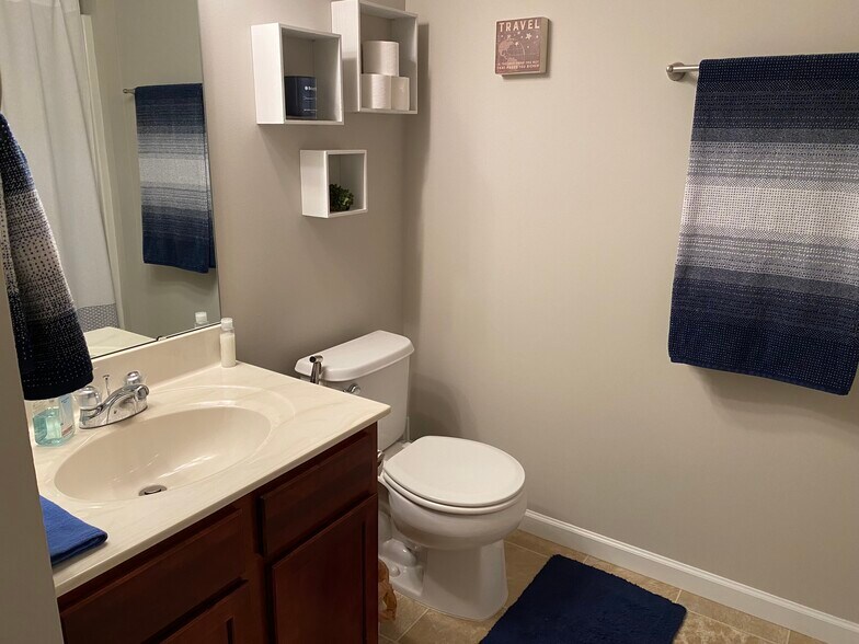 Guest Bathroom - 4323 Capri Way