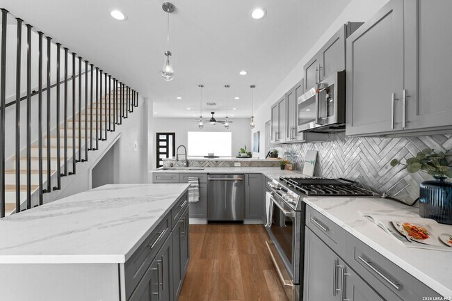 Building Photo - 117 Carle Ave
