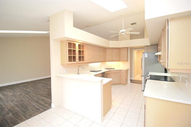 Building Photo - 20 Clarendon Ct N
