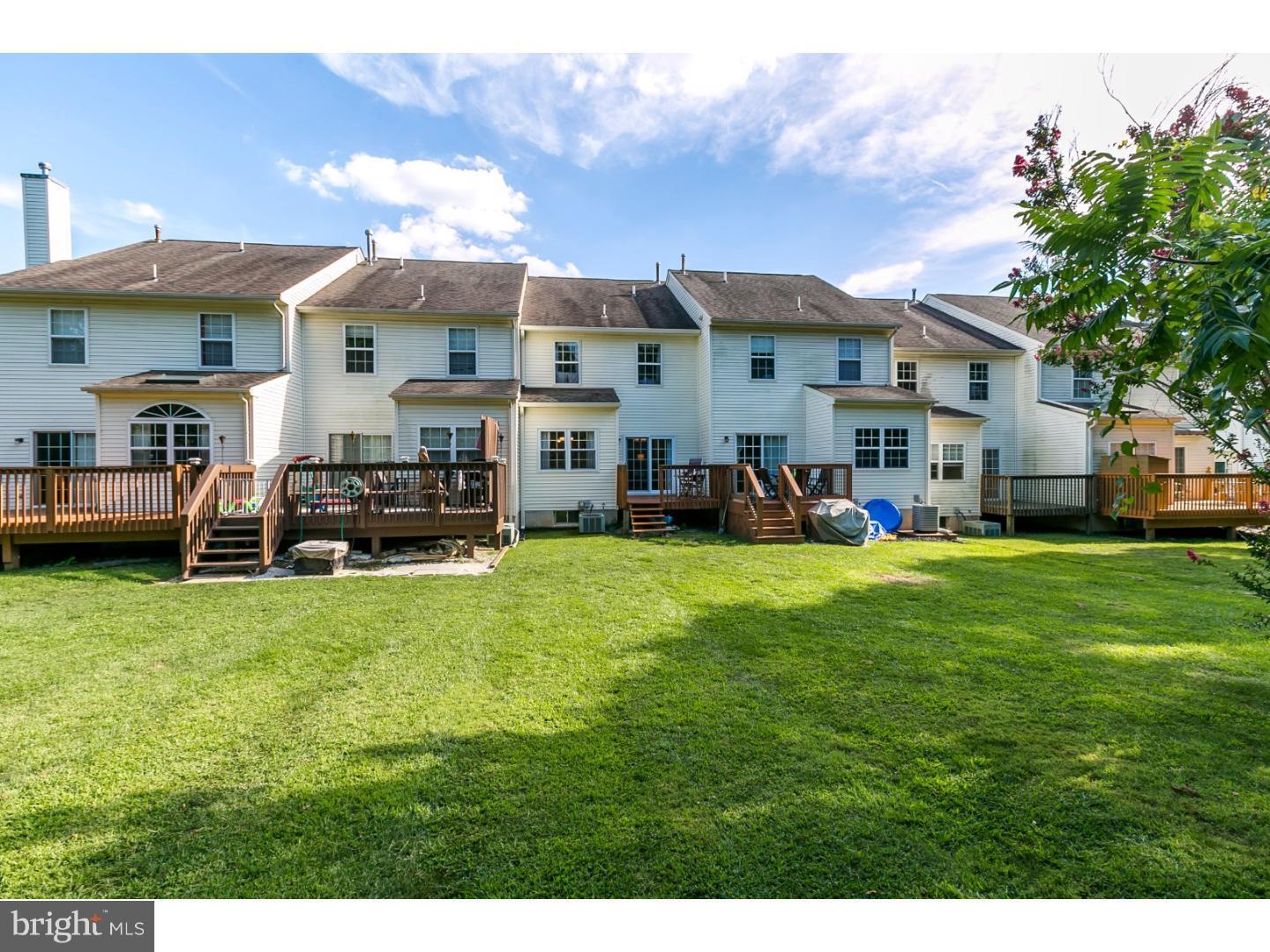 Building Photo - 556 Cork Cir