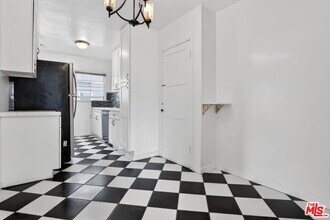 Building Photo - 314 N St Andrews Pl