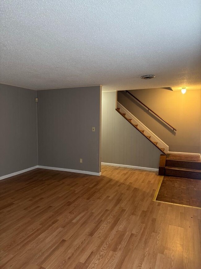 Building Photo - 115 Bay Valley Dr SW