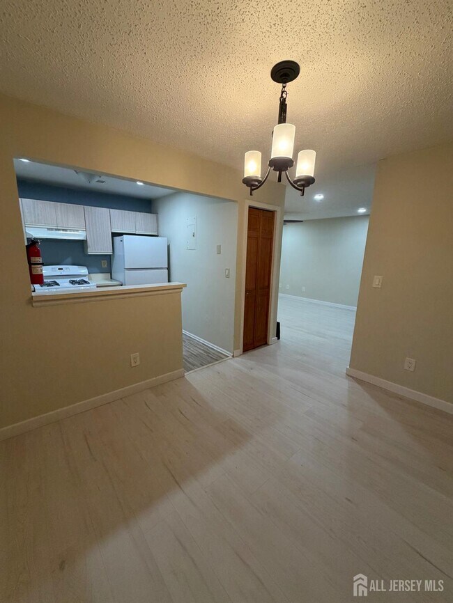 Building Photo - 11 Tanglewood Ct