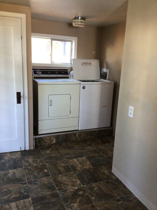 Building Photo - Arbor Heights Bungalow, Available early Oc...