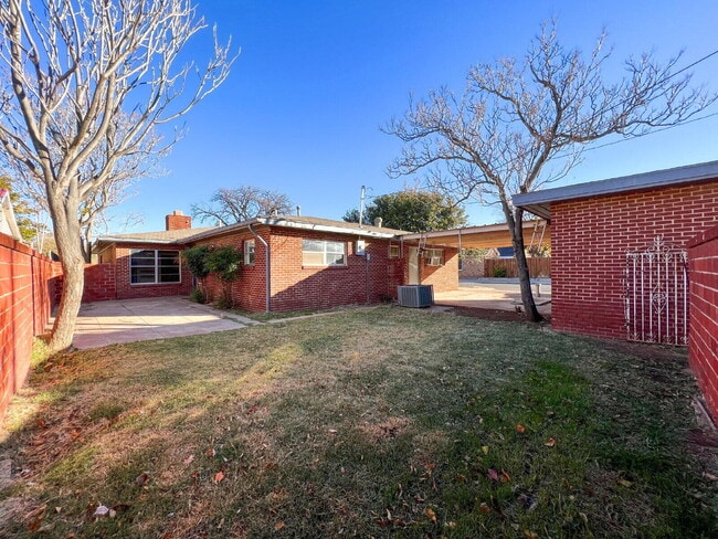 Building Photo - 2301 32nd St