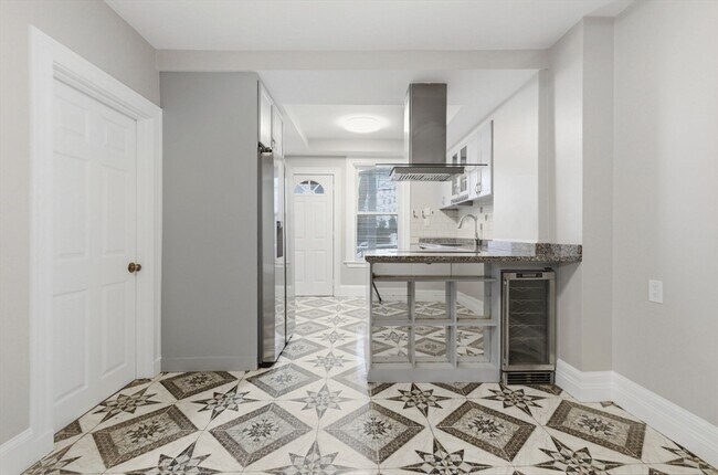 Building Photo - 20 Bennett St