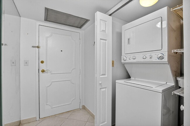 Building Photo - 800 SE 20th Ave