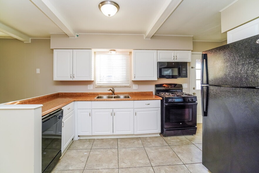 Building Photo - 1675 Norma Rd