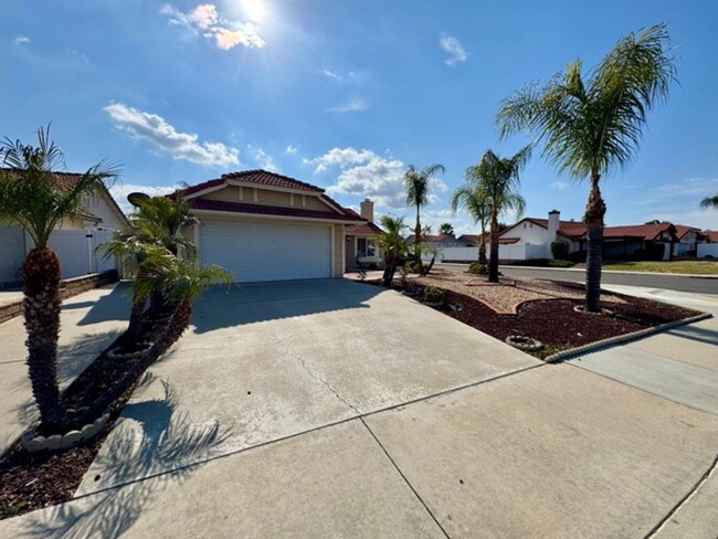 Building Photo - Beautifully Updated 3-Bedroom Home with Ne...