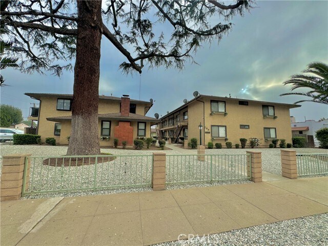 Primary Photo - 596 N Valencia Pl