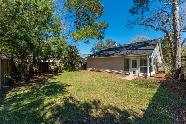 Building Photo - Charming & Updated home in Blue Pine Village!