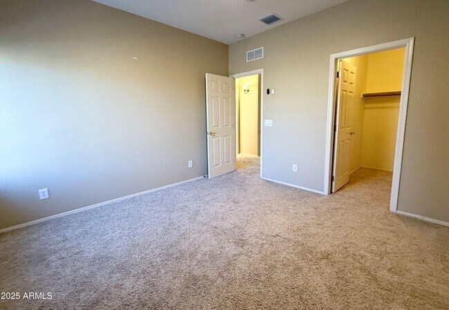 Building Photo - 1432 S Apache Dr