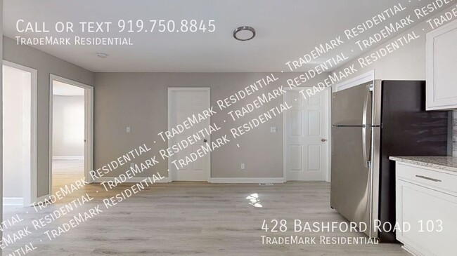 Building Photo - Modern, Renovated 4 bedroom Townhome