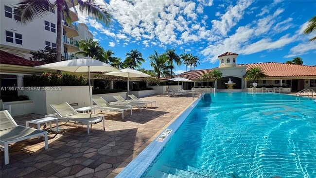 Building Photo - 20000 E Country Club Dr