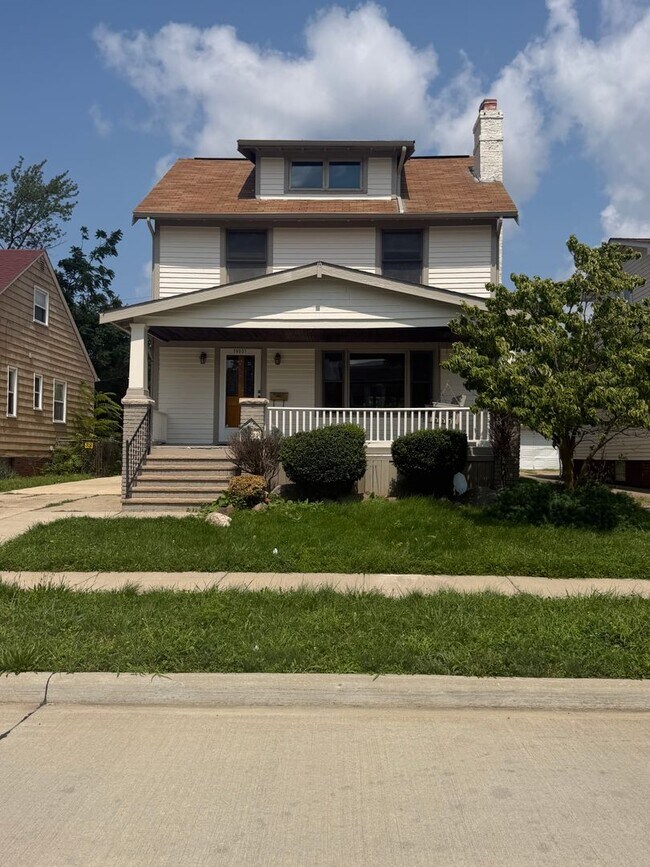 Building Photo - 19031 Monterey Ave