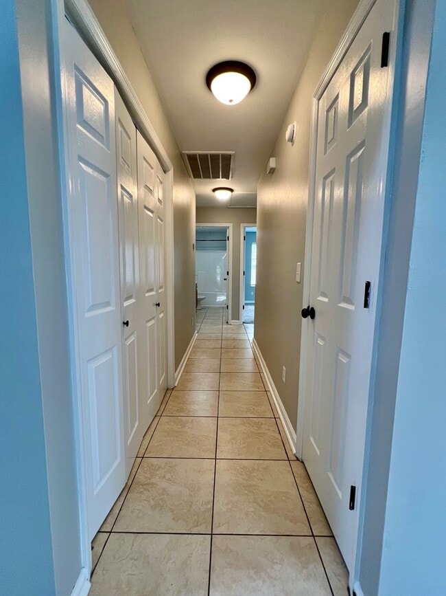 Building Photo - 162 Cove Landing Dr