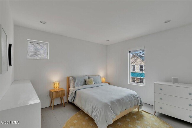 Building Photo - 18 Granite St