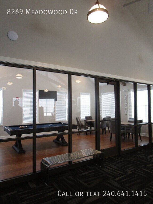 Building Photo - 8269 Meadowood Dr