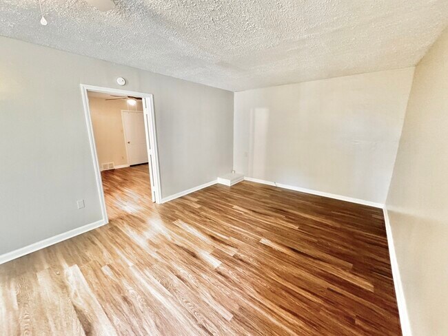 Building Photo - 7312 Country Side Rd