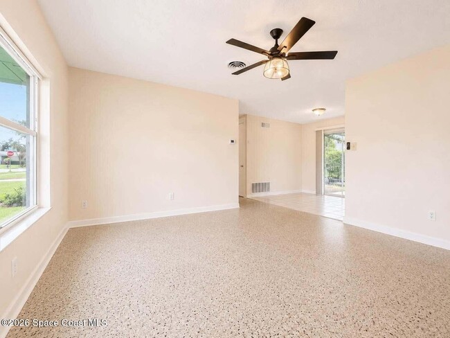 Building Photo - 2028 Rollins Dr