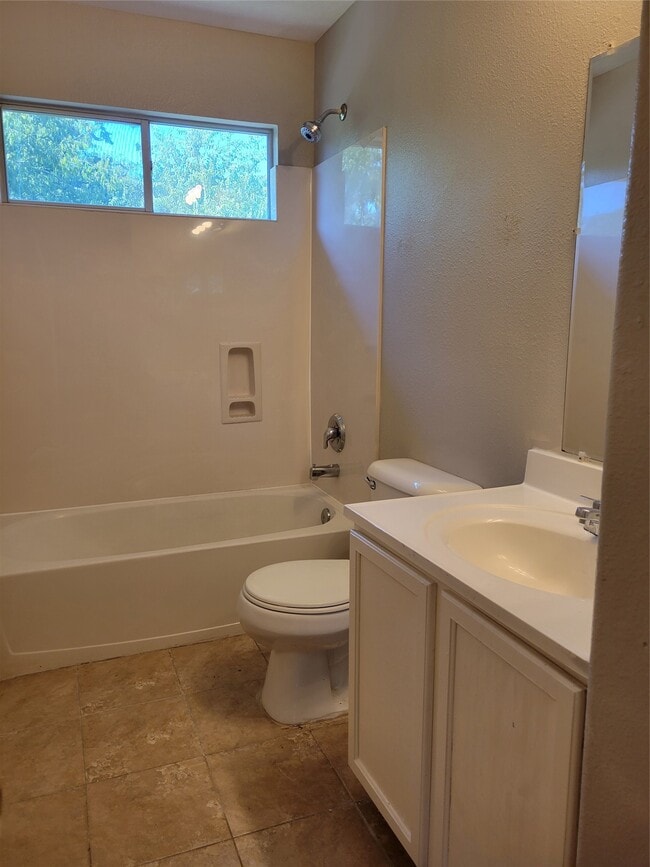 Building Photo - 6055 Green Heather Ln