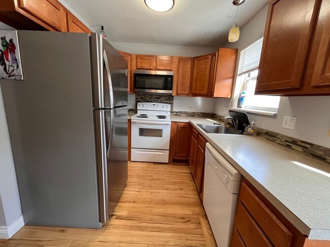 Building Photo - Adorable Condo in West Fort Collins