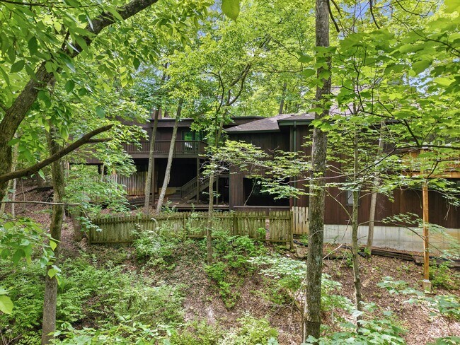 Building Photo - 1424 Bradford Dr