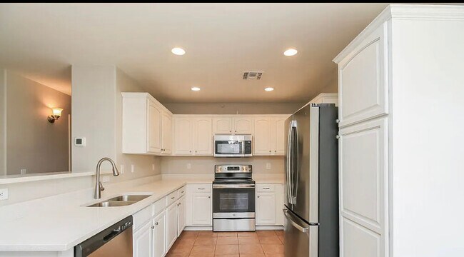 Building Photo - 42275 W Bunker Dr